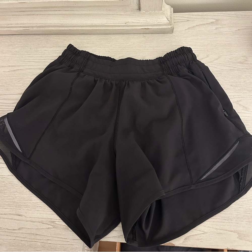 Lululemon hotty hot shorts tall size 4